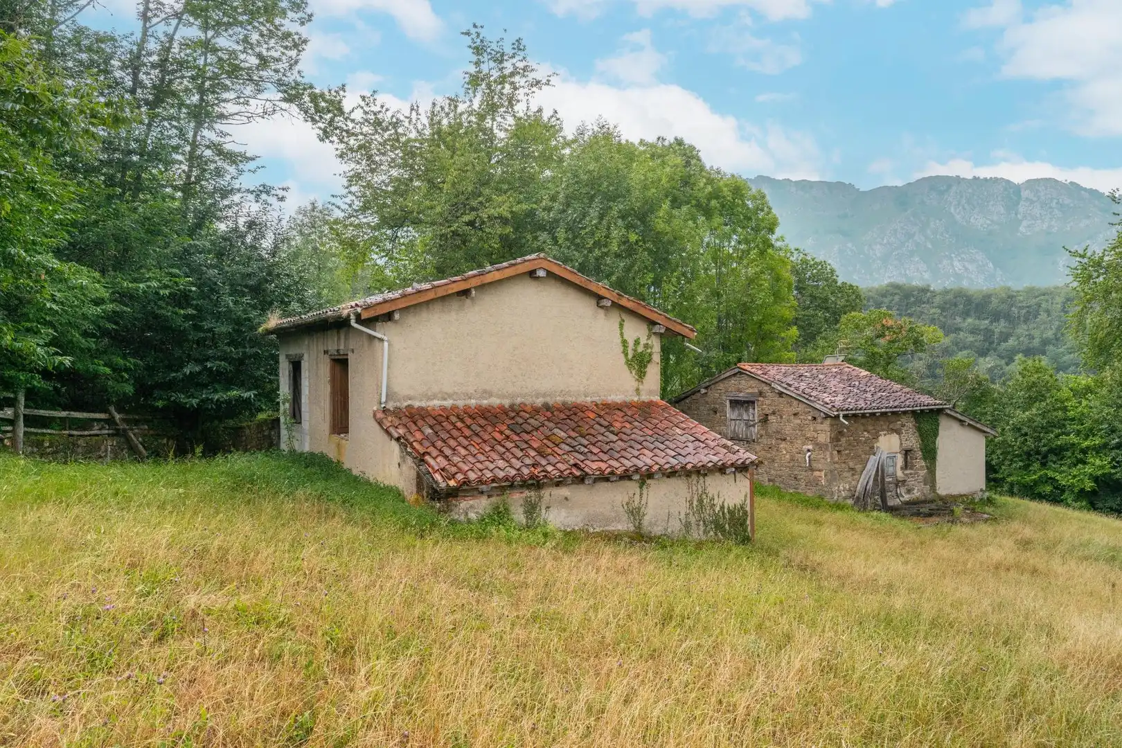Finca rústica en venta en Sobrescobio con Jardín privado, Terraza y Amueblado