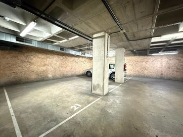 Individual with lift for sale in GRAN VIA DE LES CORTS CATALANES