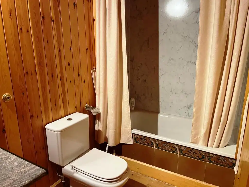 Bathroom of Houses for sale in Binéfar  with Private garden and Parquet flooring