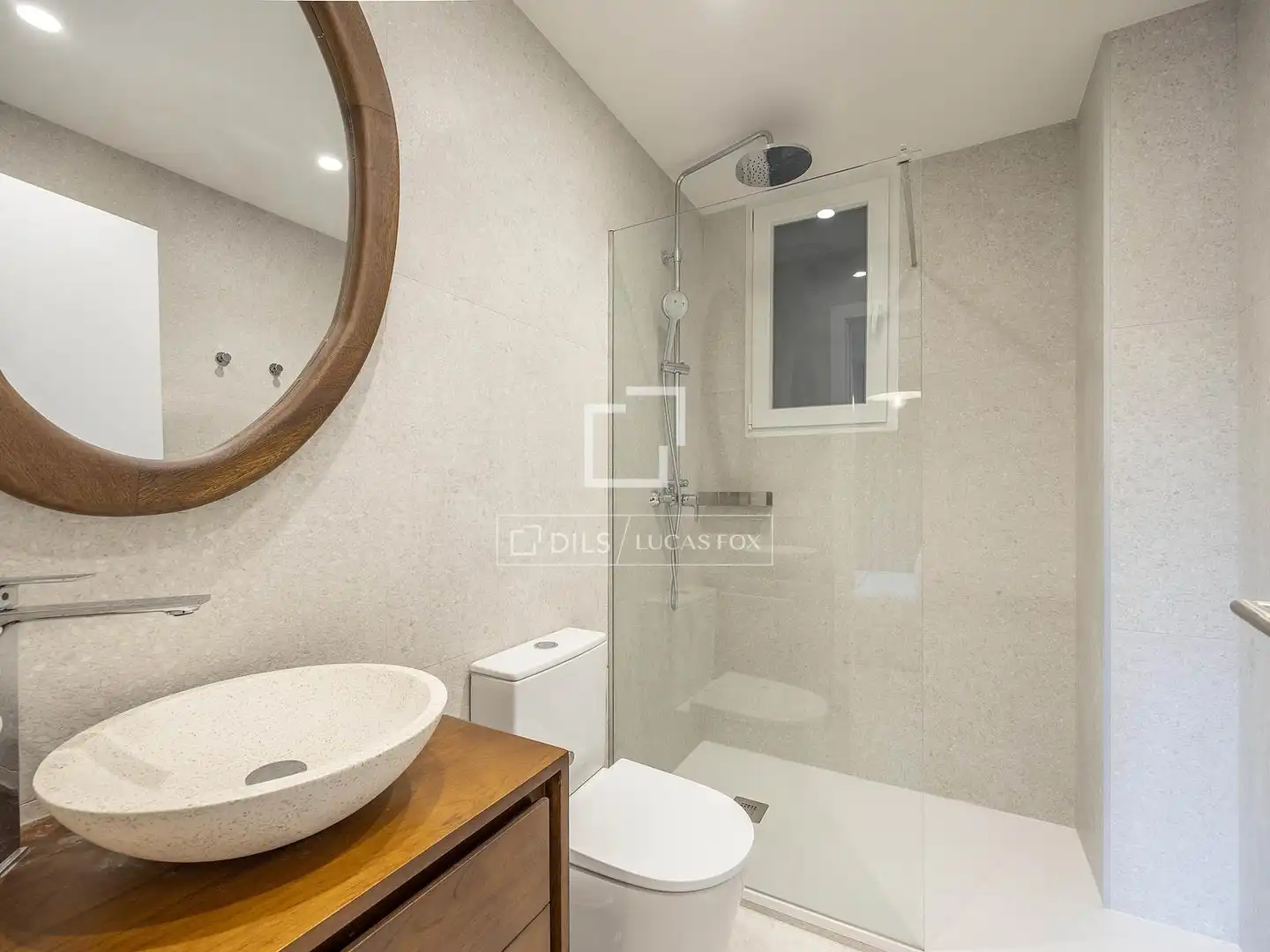Baño de Piso en venta en Valencia con Aire acondicionado, Terraza y Amueblado