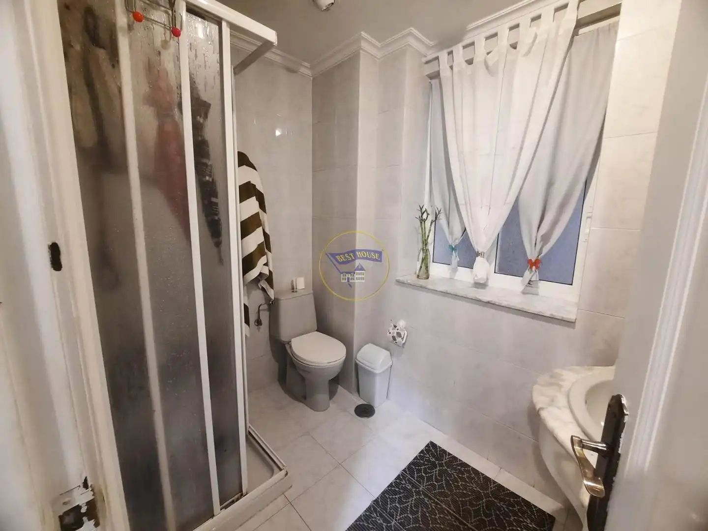 Baño de Piso en venta en Vigo  con Calefacción y Amueblado