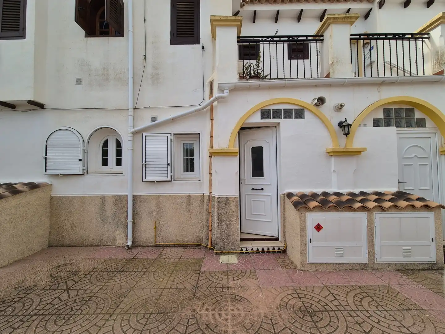 Vista exterior de Casa o chalet en venta en San Miguel de Salinas con Terraza y Piscina