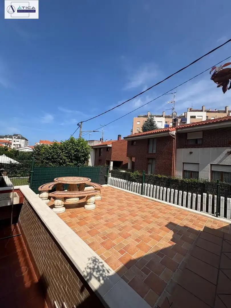 Terrassa de Casa adosada en venda en Castro-Urdiales amb Aire condicionat, Calefacció i Jardí privat