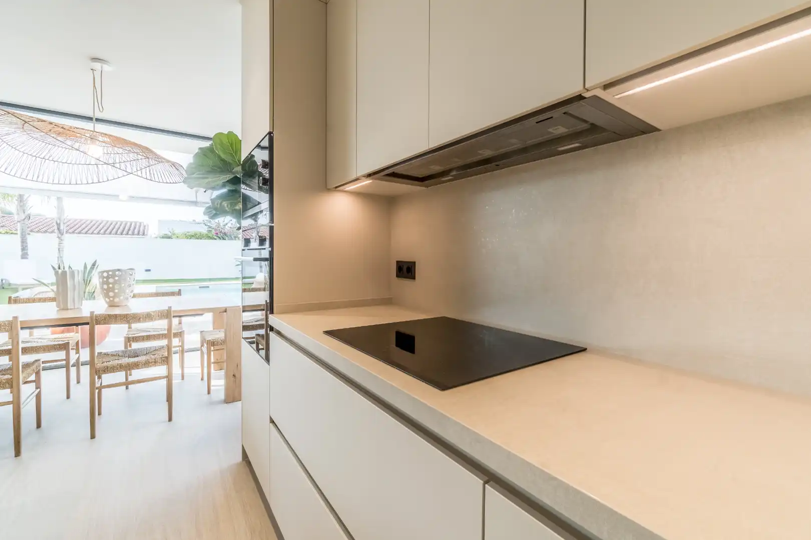 Cocina de Casa adosada de alquiler en Cambrils con Aire acondicionado, Calefacción y Jardín privado
