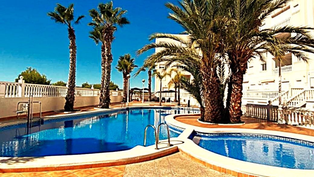 Swimming pool of Flat for sale in Guardamar del Segura  with Terrace and Community pool
