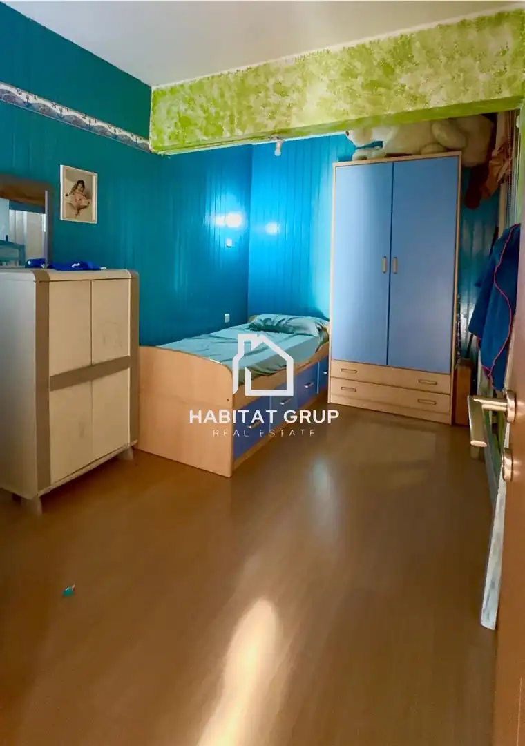Schlafzimmer von Wohnung zum Verkauf in Salt mit Klimaanlage und Heizung