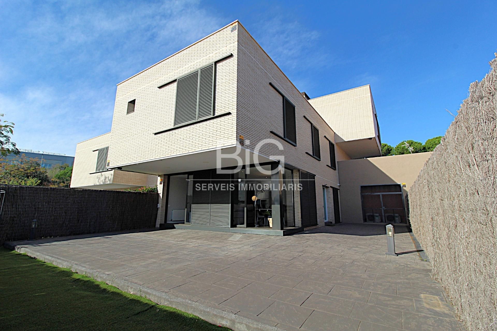 Exterior view of House or chalet for sale in Mataró  with Air Conditioner, Heating and Private garden