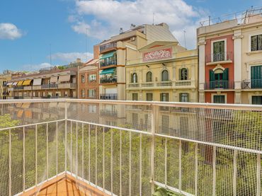 Pis amb balcó en venda a Carrer de València