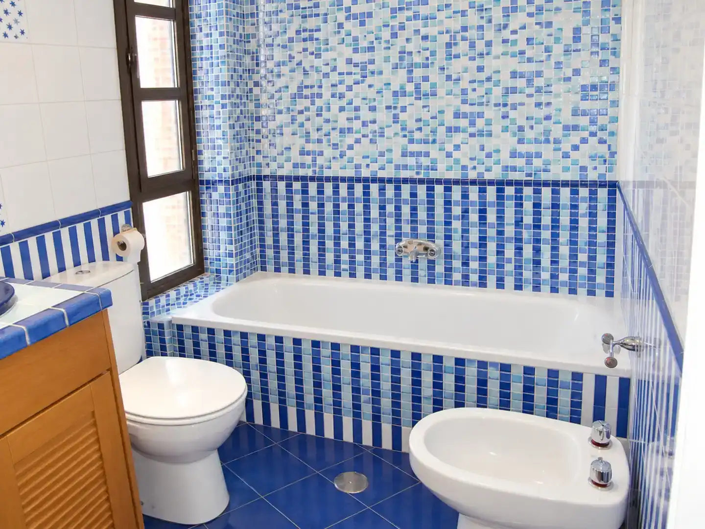 Badezimmer von Wohnung zur Miete in Siero mit Privatgarten, Parkett und Balkon