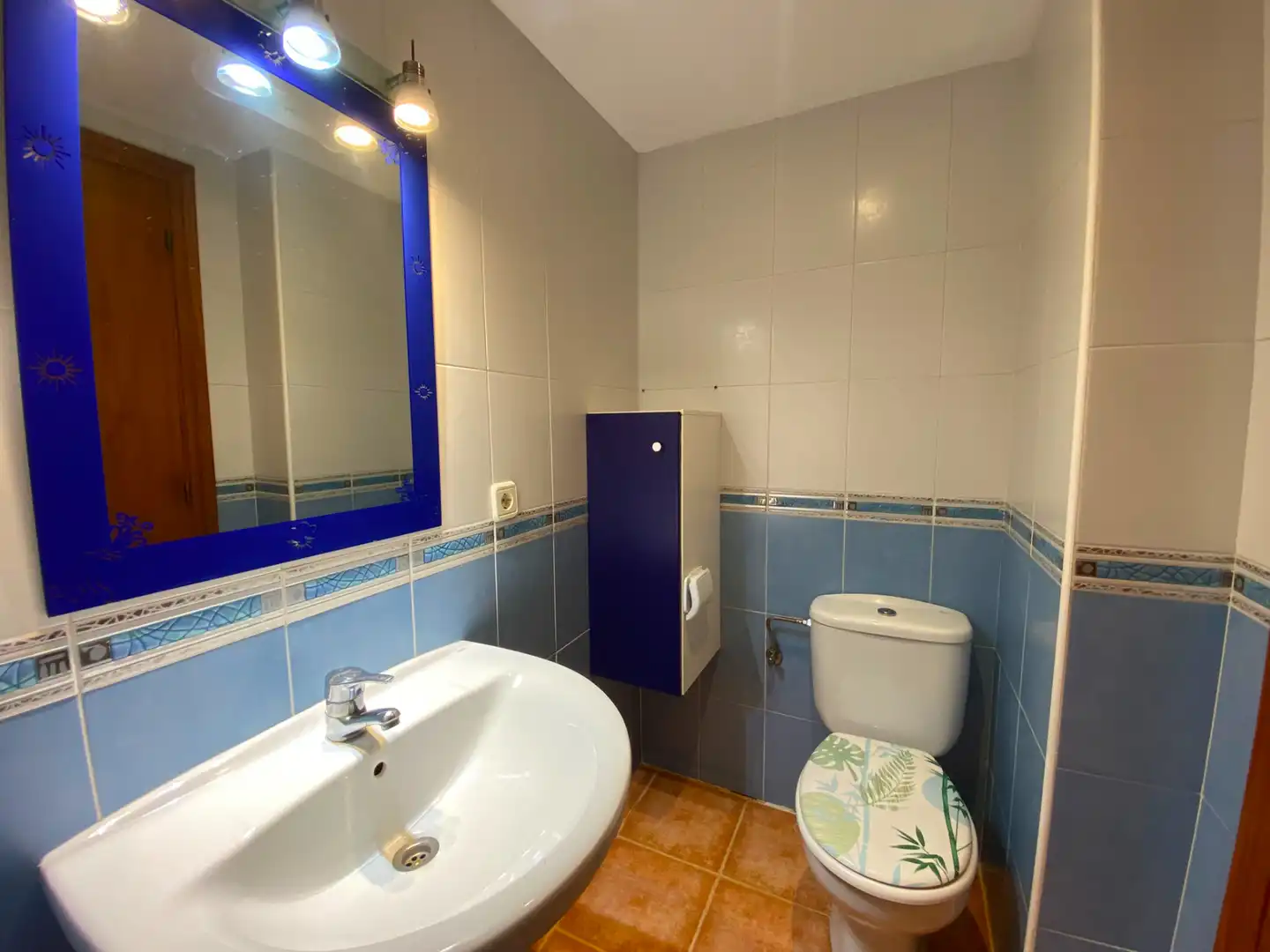 Baño de Piso en venta en Blanes con Aire acondicionado, Calefacción y Amueblado