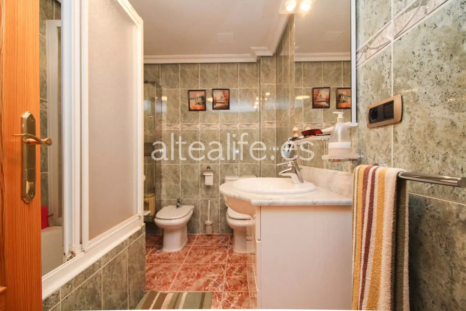 Baño de Casa o chalet en venta en L'Alfàs del Pi con Aire acondicionado, Calefacción y Jardín privado