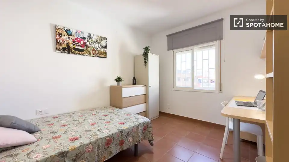 Dormitori de Pis per a compartir en L'Hospitalet de Llobregat amb Aire condicionat, Calefacció i Moblat