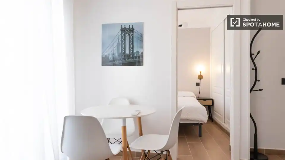 Habitación de Piso de alquiler en Madrid con Aire acondicionado, Calefacción y Amueblado