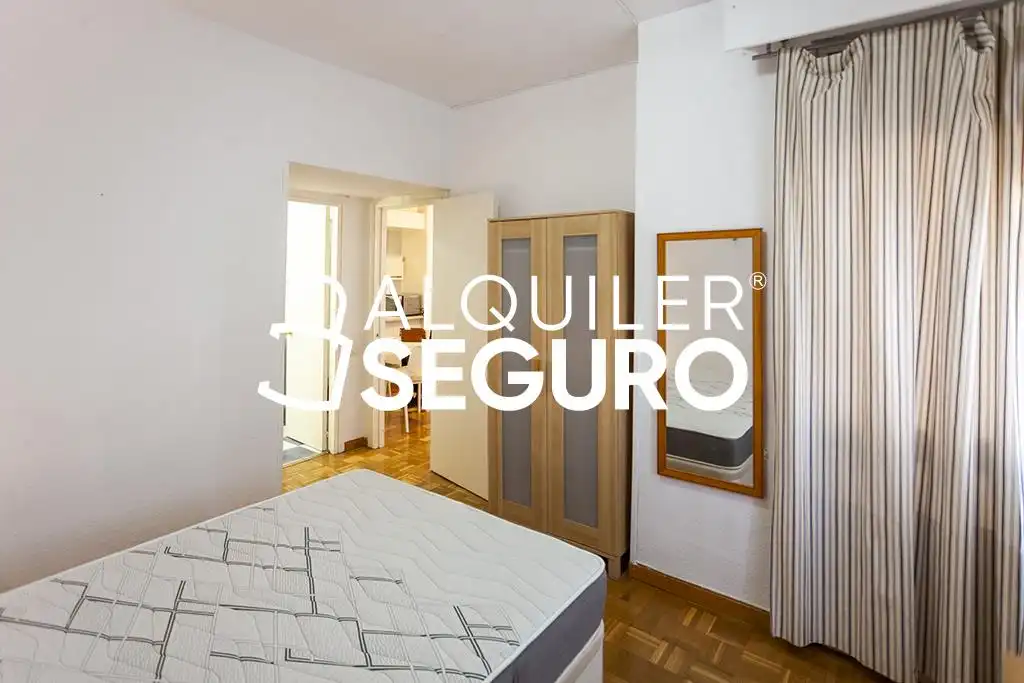 Bedroom of Flat for rent in Madrid  with Heating, Terrace and Furnished
