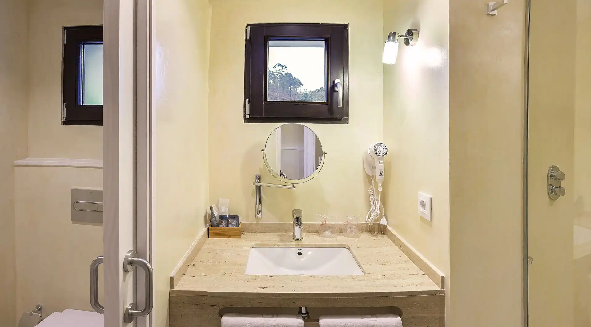 Badezimmer von Gebäude zum Verkauf in Valdés - Luarca, Asturias