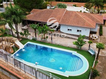 Villa avec piscine à vendre à Plaza del Polígono 18, 98