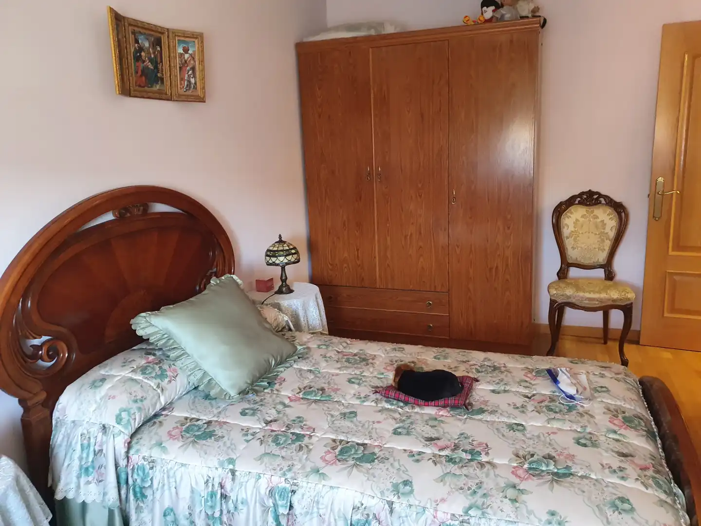 Dormitori de Casa o xalet en venda en León Capital  amb Calefacció, Jardí privat i Forn