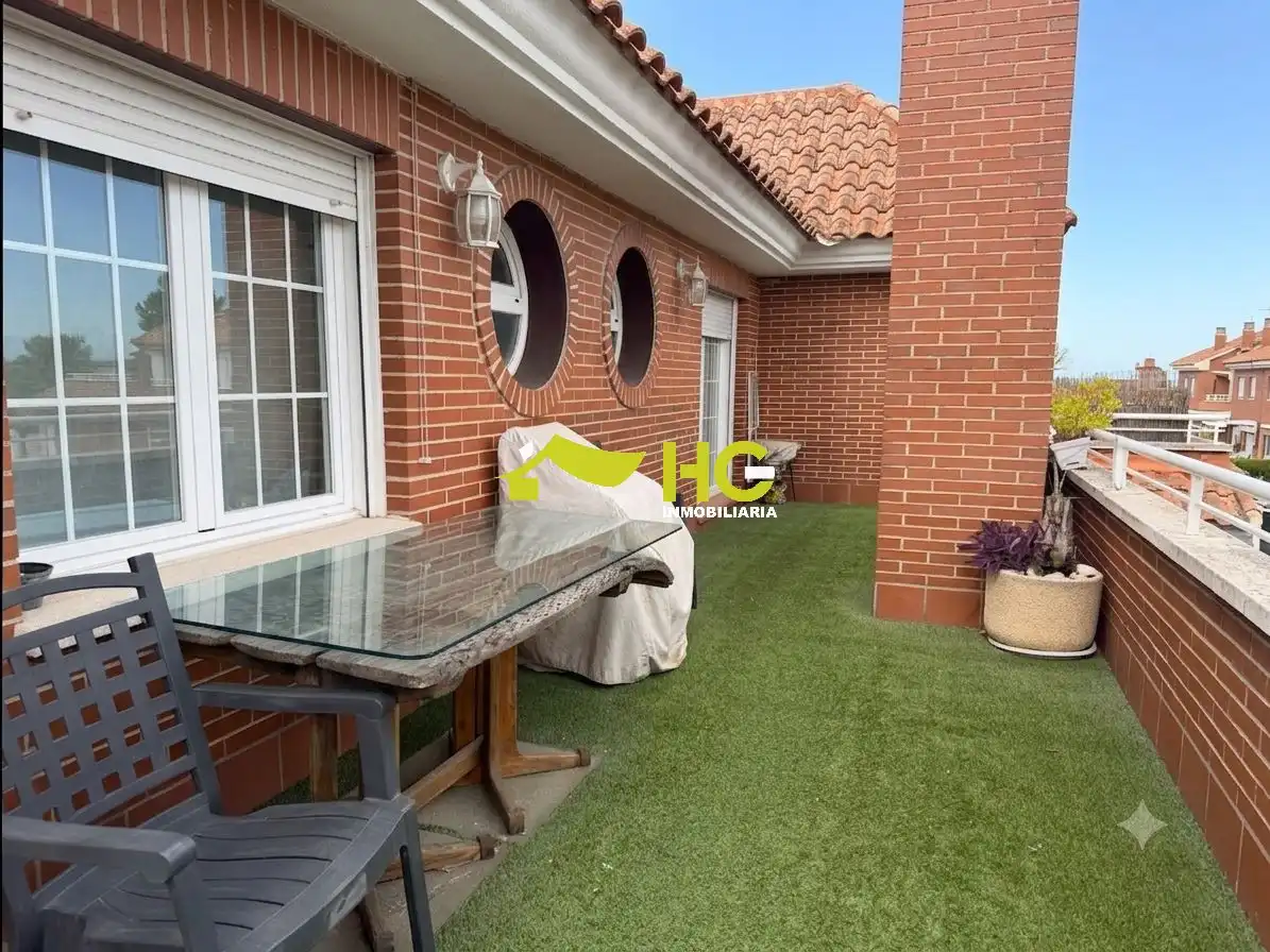 Terrasse von Dachboden zur Miete in Villaviciosa de Odón mit Klimaanlage, Heizung und Terrasse