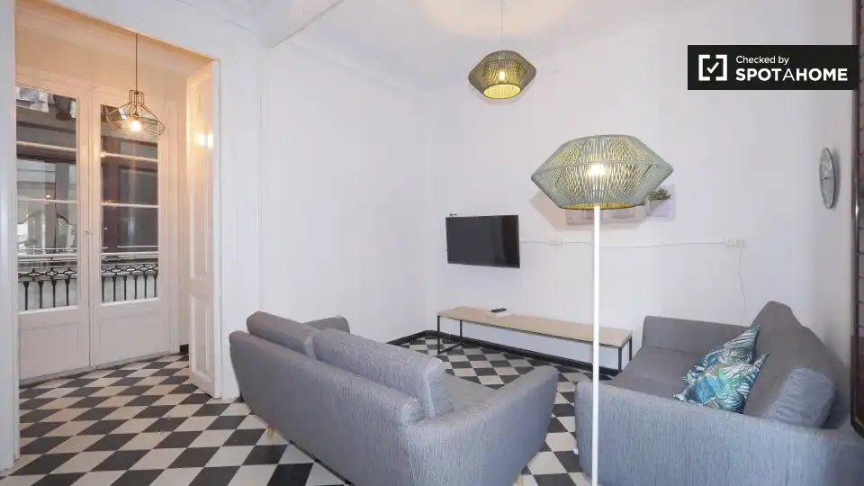 Flat with terrace to rent in Ciutat Vella, imagen 3