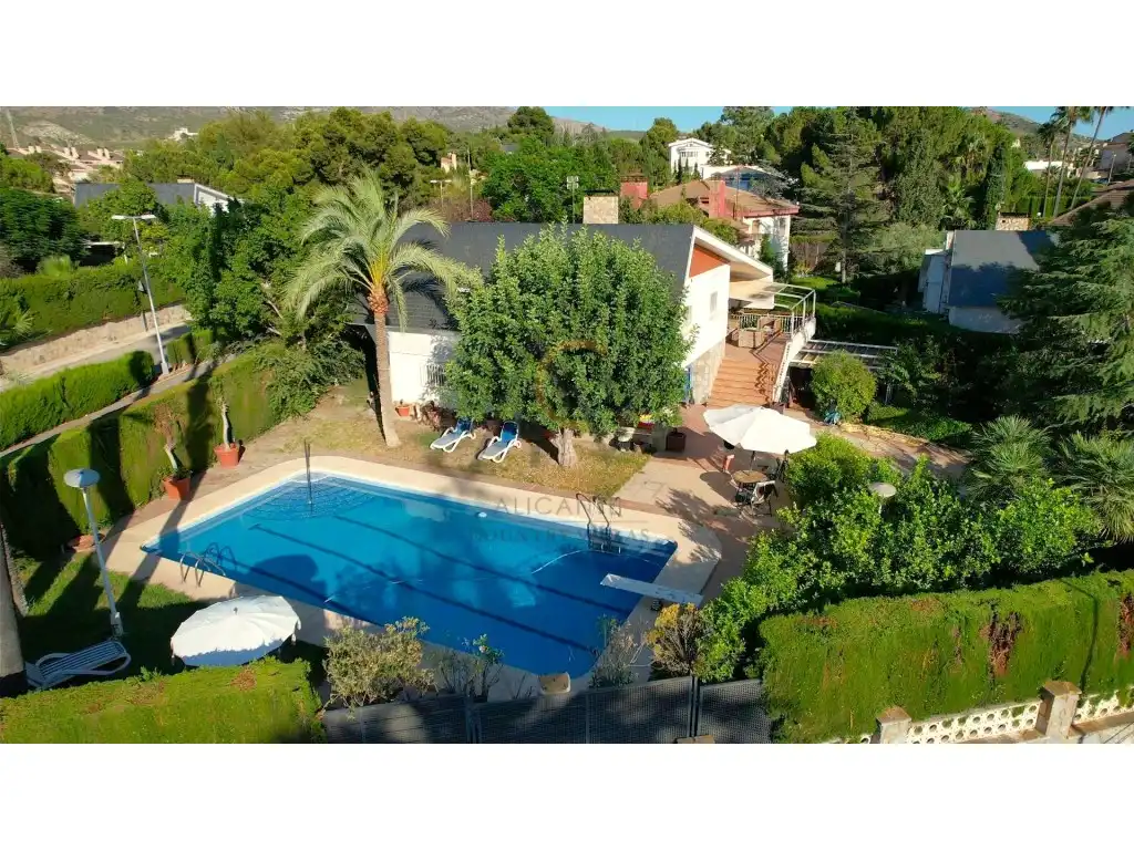 Vista exterior de Casa o xalet en venda en Petrer amb Aire condicionat, Calefacció i Jardí privat