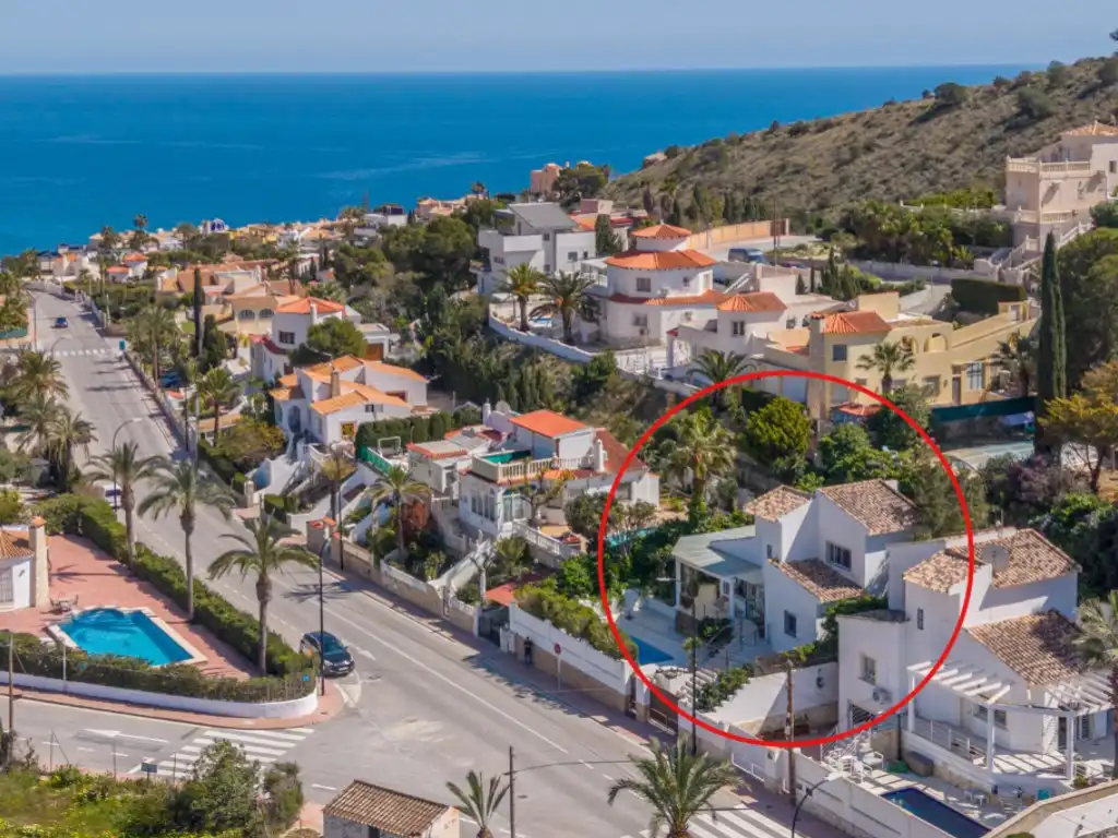 Vista exterior de Casa o chalet en venta en El Campello con Aire acondicionado, Jardín privado y Terraza