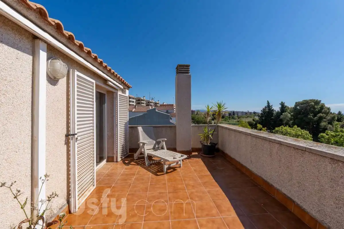 Terrace of Houses for sale in Vilanova i la Geltrú  with Air Conditioner, Heating and Private garden