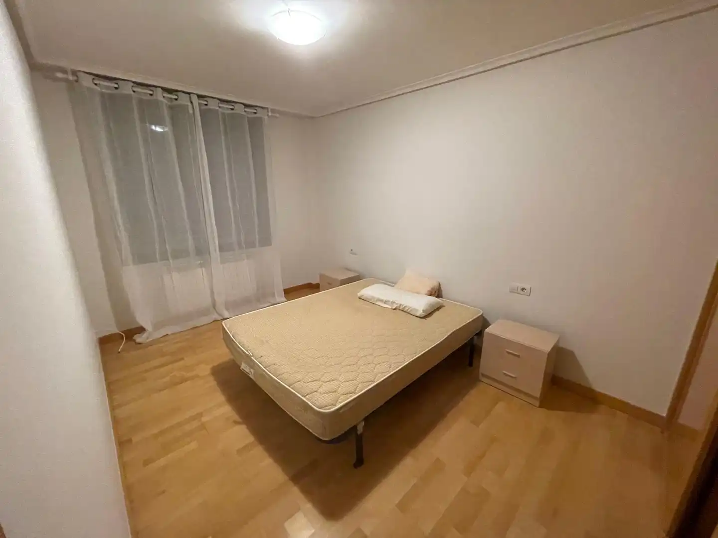 Habitación de Piso en venta en  Logroño con Aire acondicionado, Calefacción y Parquet
