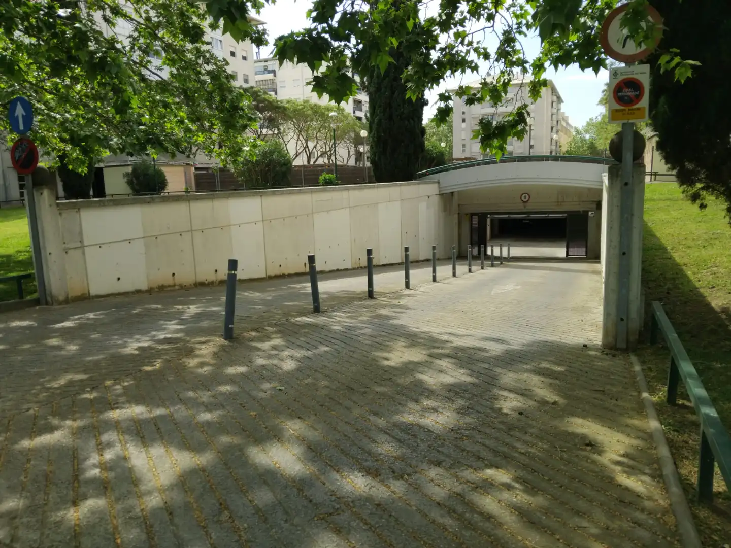 Parking de Garaje en venta en Cerdanyola del Vallès con Alarma