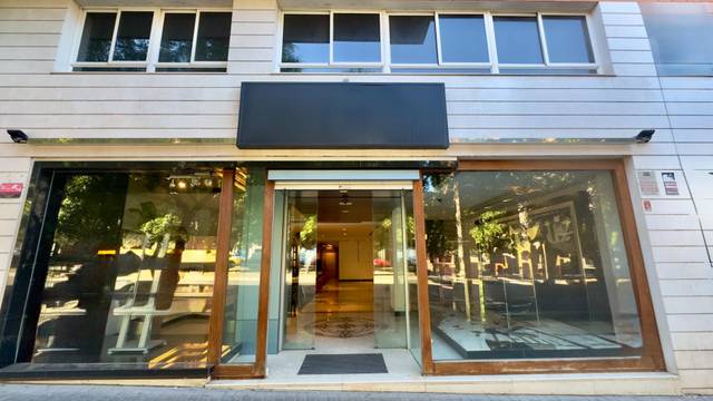 Local comercial en Venta en Avenida del Pintor Xavier Soler, 18 en Garbinet - Parque de las Avenidas