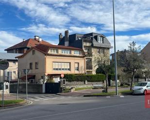 Vista exterior de Casa adosada en venda en Santander amb Calefacció i Traster