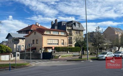 Vista exterior de Casa adosada en venda en Santander amb Calefacció i Traster
