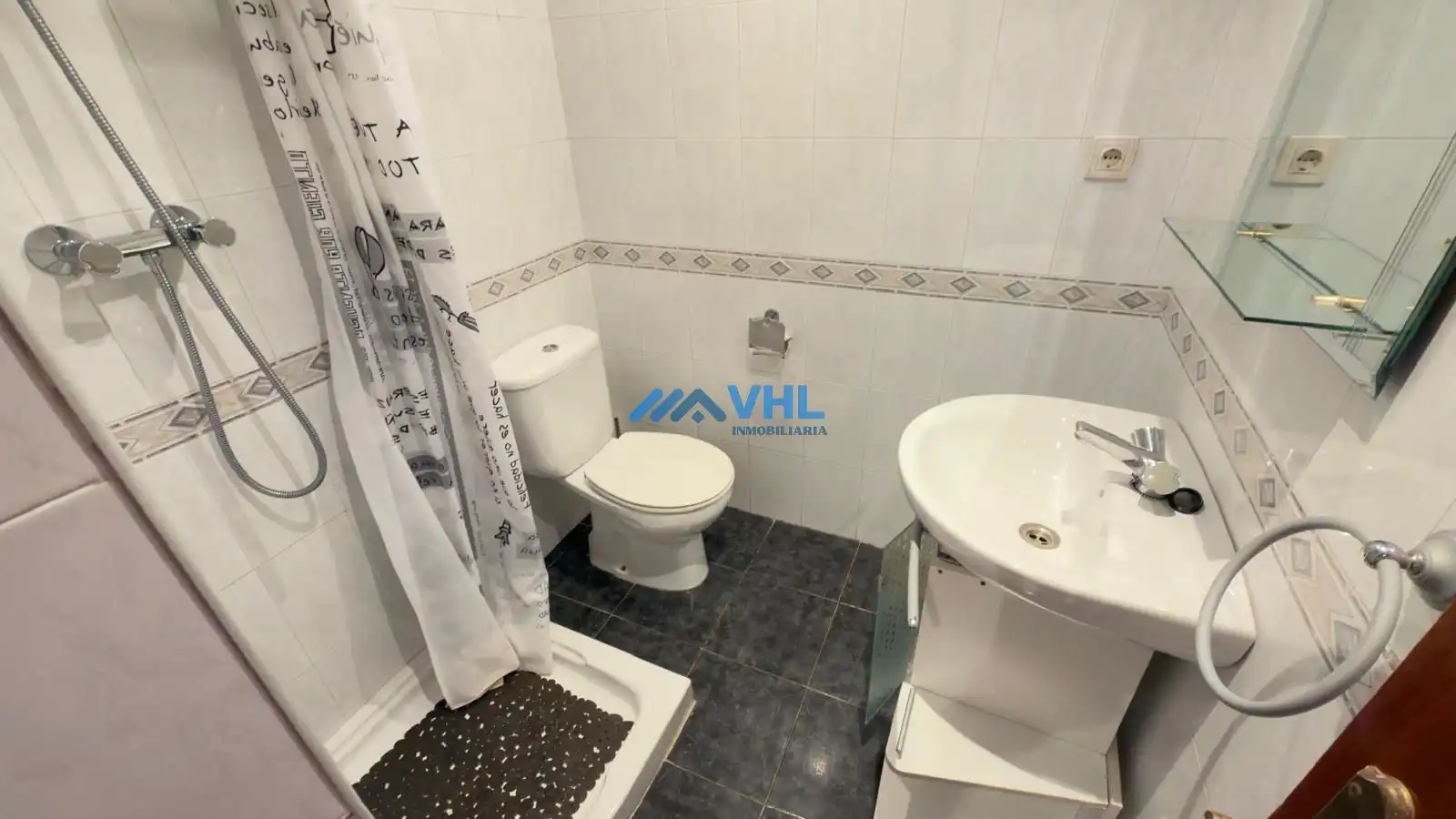 Baño de Piso de alquiler en Castro-Urdiales con Calefacción, Terraza y Amueblado