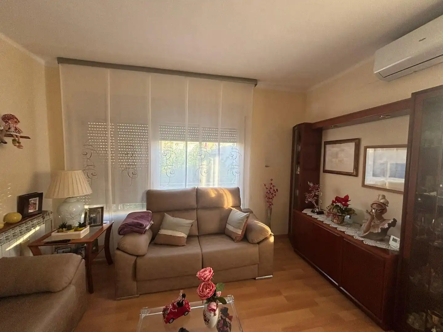 Living room of Flat for sale in Sabadell  with Air Conditioner, Parquet flooring and Balcony