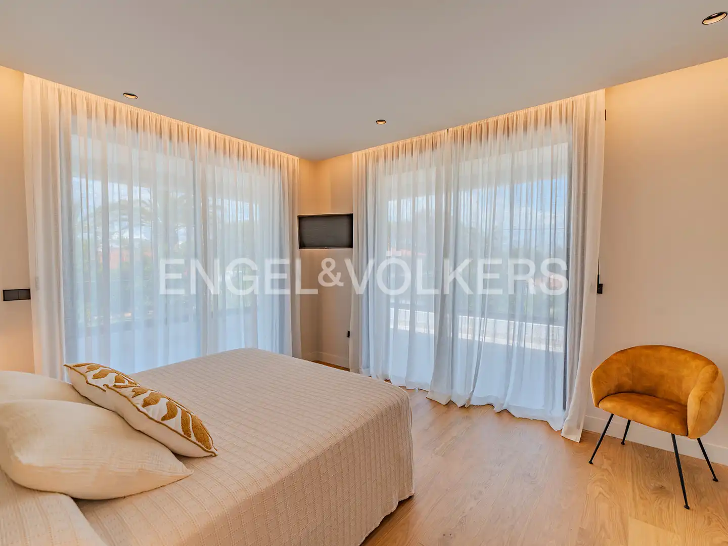 Dormitori de Casa o xalet en venda en Alicante / Alacant amb Aire condicionat, Calefacció i Jardí privat