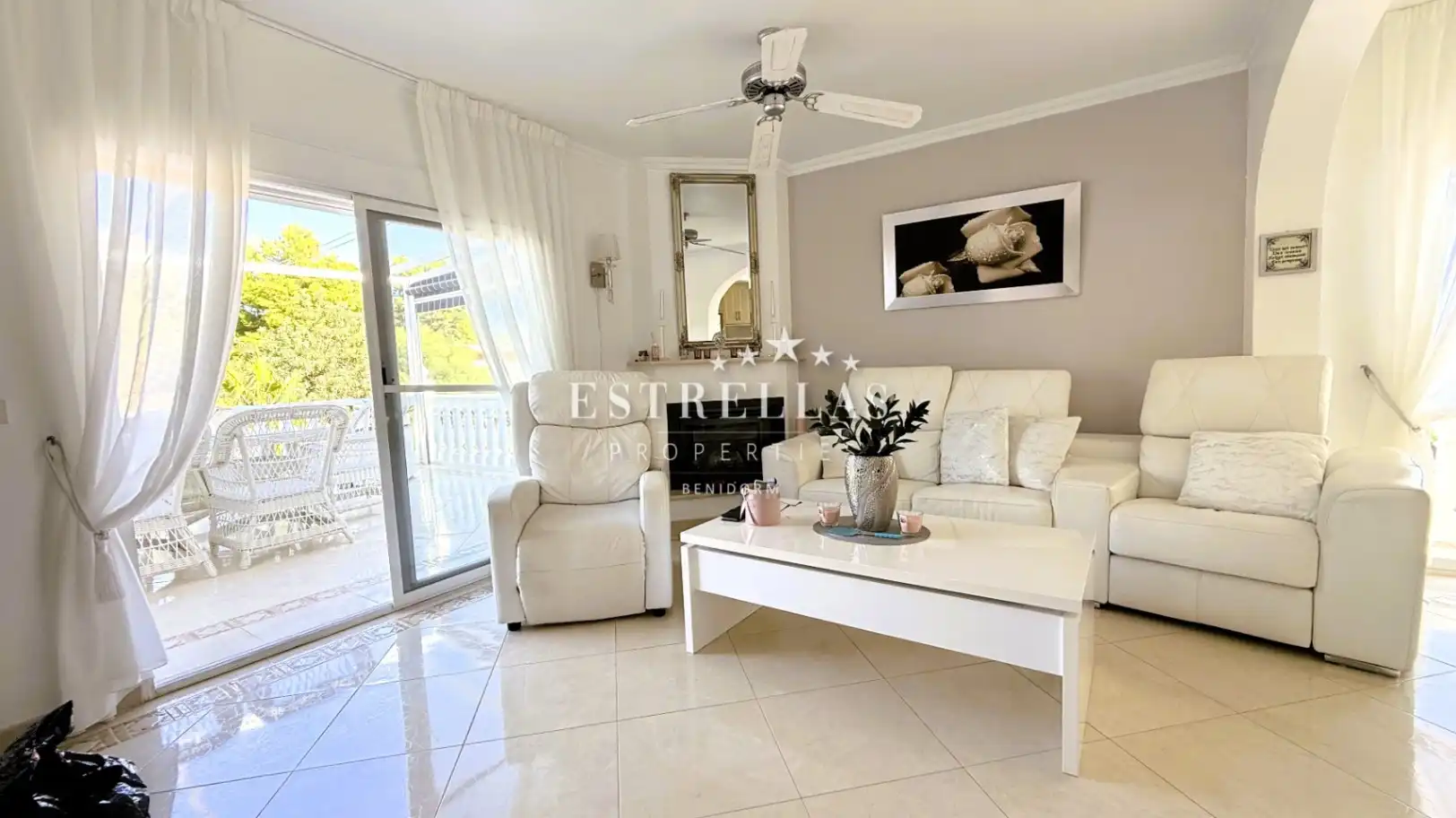 Vista exterior de Casa o xalet en venda en La Nucia amb Aire condicionat, Calefacció i Jardí privat