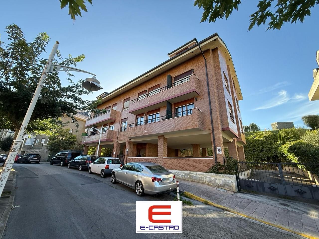 Vista exterior de Pis en venda en Castro-Urdiales amb Calefacció, Parquet i Terrassa