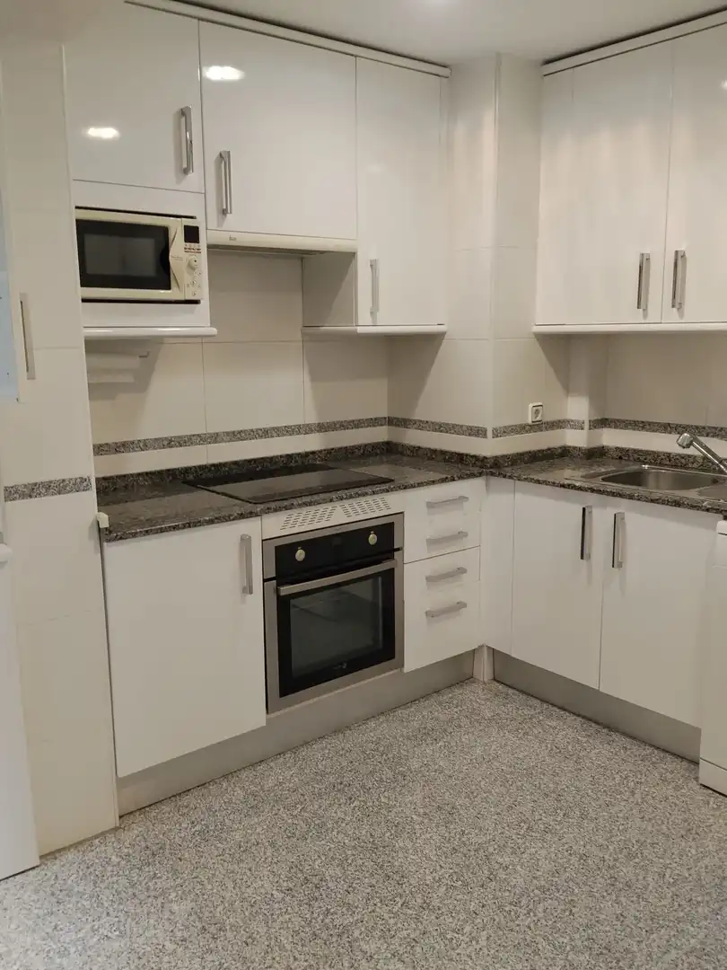 Cuina de Dúplex de lloguer en Pozuelo de Alarcón amb Aire condicionat, Calefacció i Terrassa