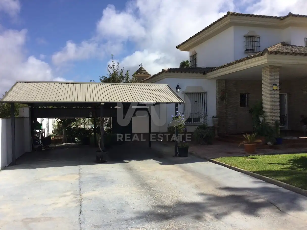 Vista exterior de Casa o chalet en venta en Chiclana de la Frontera con Aire acondicionado, Calefacción y Piscina