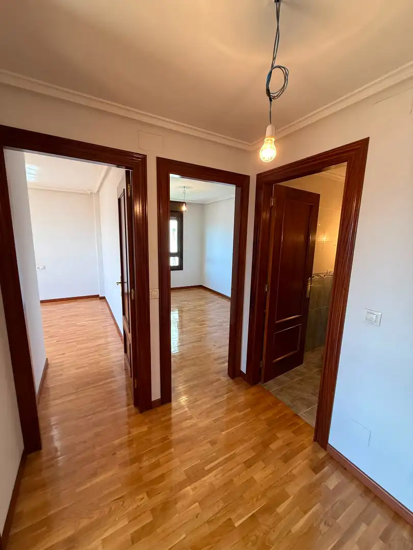 Habitación de Piso en venta en Oviedo  con Calefacción y Trastero