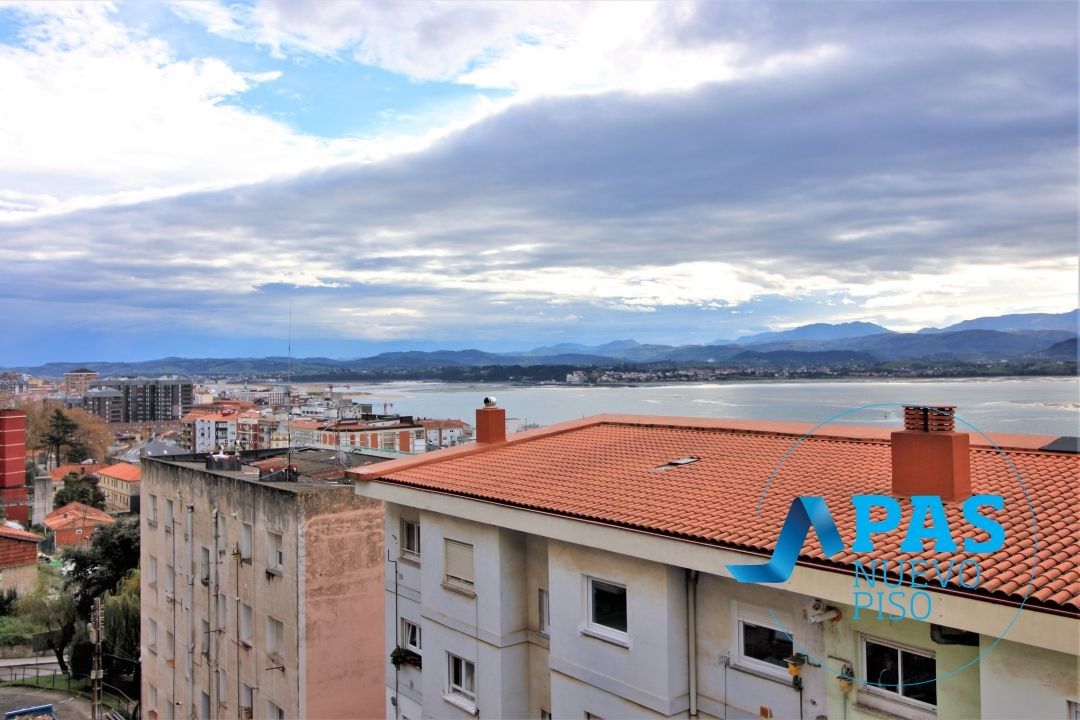 Vista exterior de Pis en venda en Santander amb Calefacció