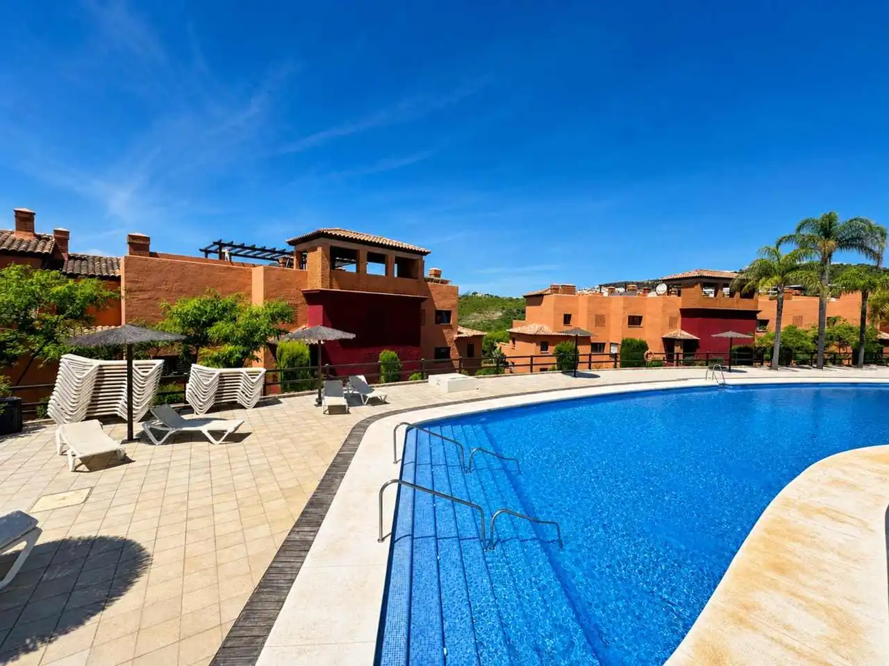 Piscina de Ático en venta en Casares con Aire acondicionado, Calefacción y Terraza