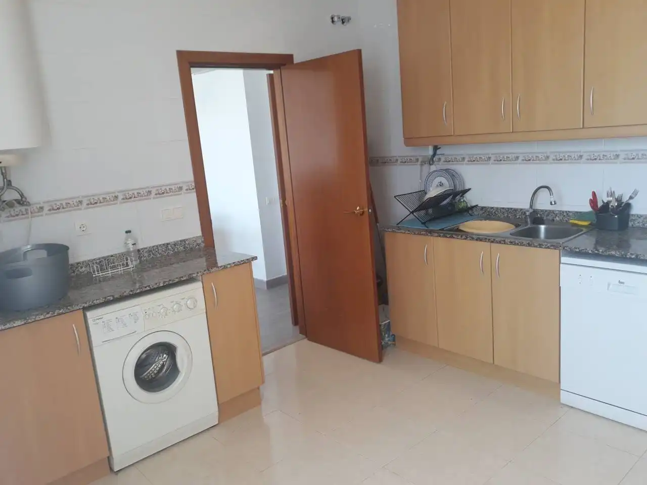 Cuina de Pis de lloguer en Cubelles amb Aire condicionat, Terrassa i Moblat