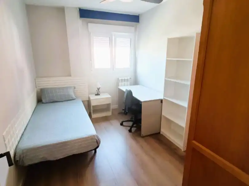 Bedroom of Flat for share in Norte