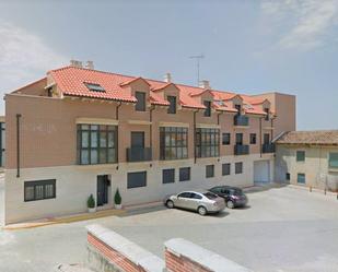 Vista exterior de Dúplex en venda en Cabezón de Pisuerga amb Parquet i Traster