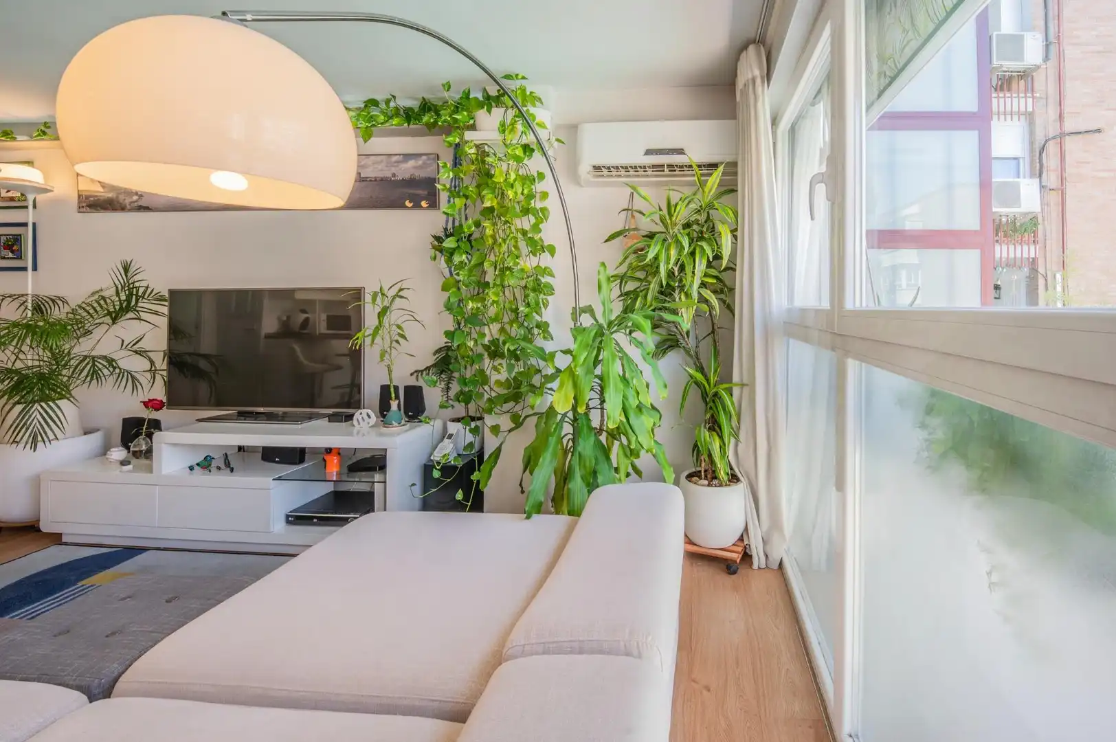 Sala d'estar de Pis en venda en Madrid amb Aire condicionat, Calefacció i Jardí privat