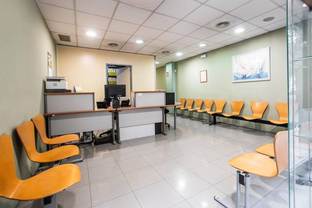 Local comercial en Alquiler en Carrer d'Entença en Sant Antoni