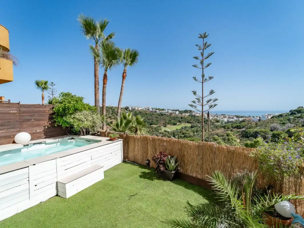 Jardí de Planta baixa en venda en Marbella amb Aire condicionat, Calefacció i Jardí privat