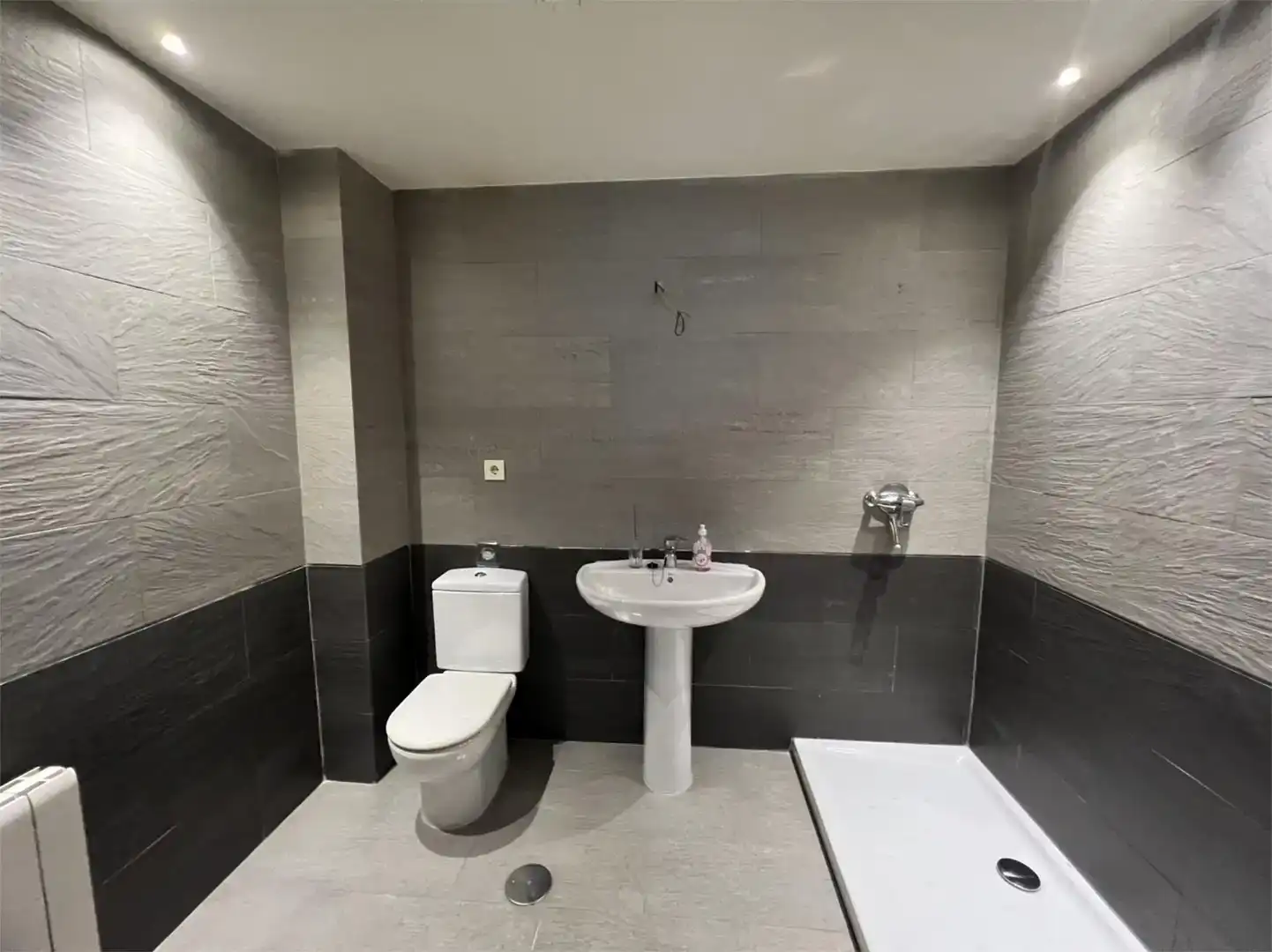 Badezimmer von Dachboden zum Verkauf in Murcia mit Klimaanlage, Parkett und Abstellraum