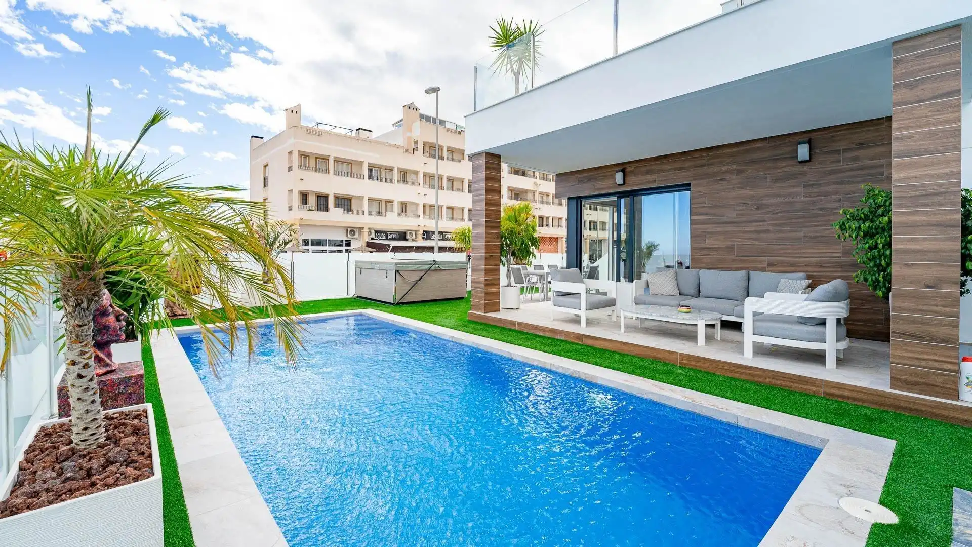 Piscina de Casa o xalet en venda en Orihuela amb Aire condicionat, Jardí privat i Terrassa
