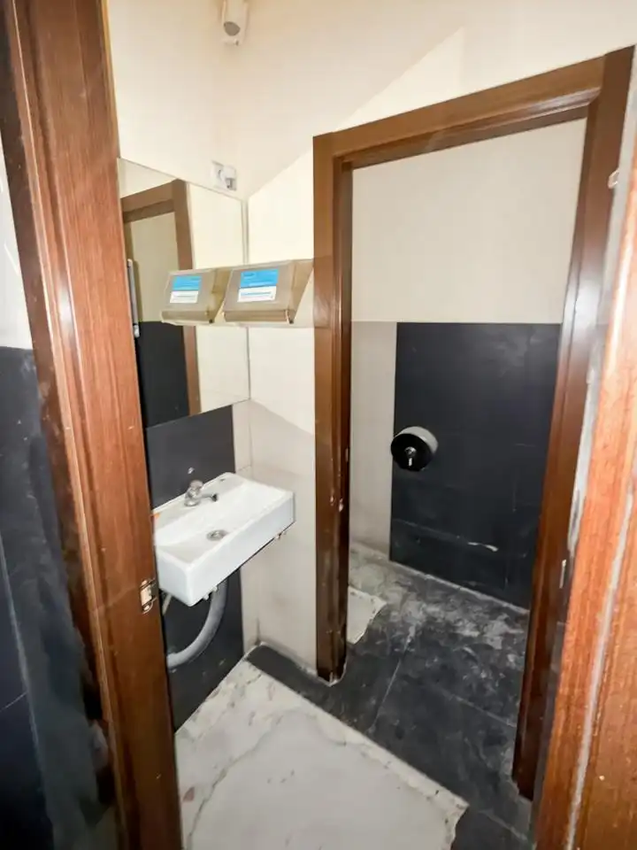 Bathroom of Commercial properties for rent in Madrid